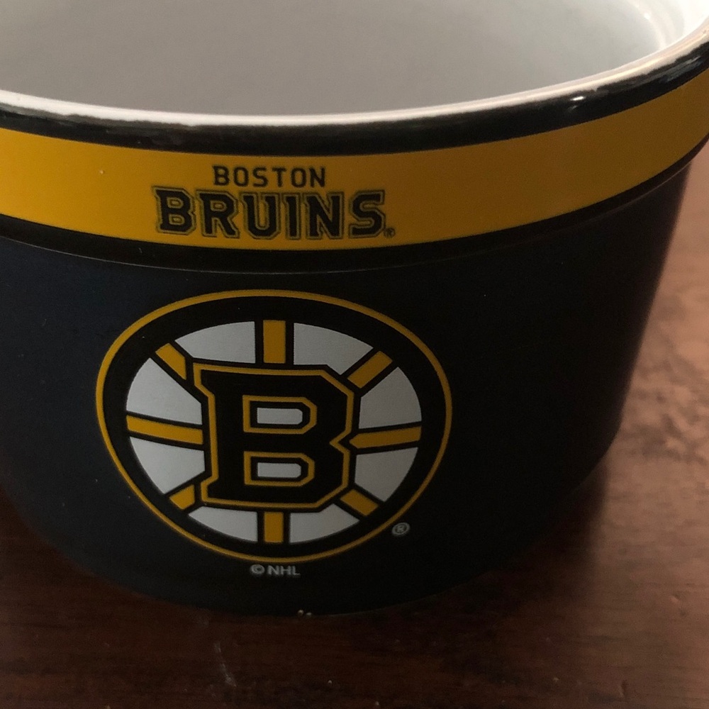 🛍️ Nhl Boston Bruins Ceramic Two-Handled Soup Bowl - Picture 3 of 5